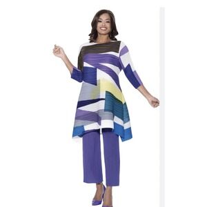 Devine Casuals Top DC1802 Size 1X - Brand New (Pants Not Included)